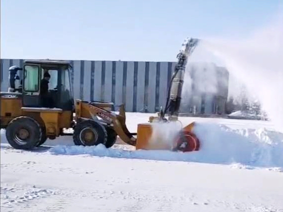 吉林地區(qū)拋雪機(jī)客戶(hù)使用案例