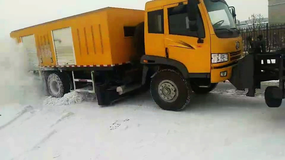 多功能破冰除雪車使用案例